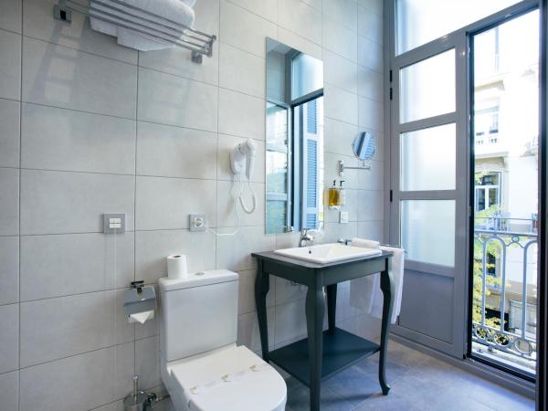 Legazpi Doce Rooms & Suites : photo 6 de la chambre chambre double ou lits jumeaux - vue sur ville