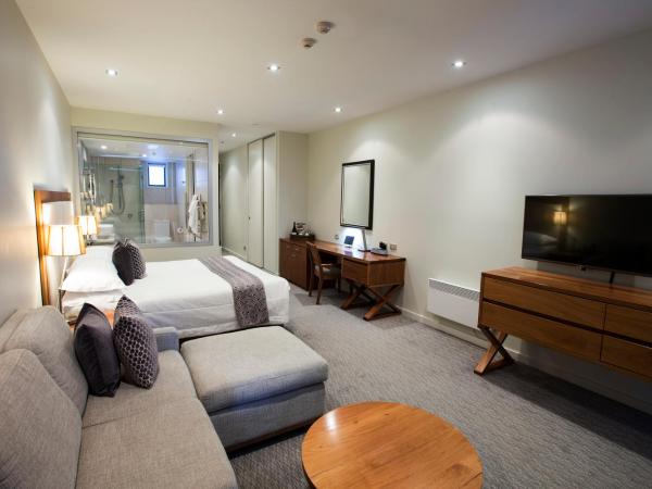 The Rees Hotel & Luxury Apartments : photo 6 de la chambre chambre lit king-size supérieure