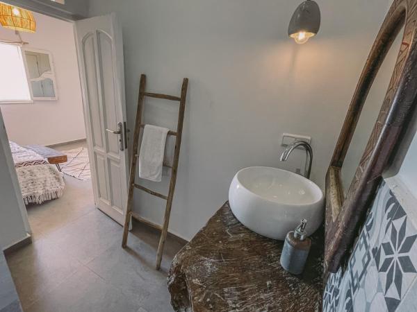 Blue Waves Surf House : photo 2 de la chambre chambre double deluxe - vue sur mer