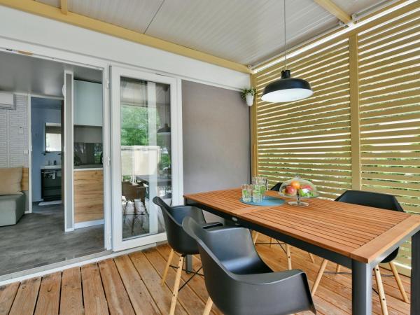 Polidor Camping Resort : photo 8 de la chambre mobile home 2 chambres deluxe avec jacuzzi