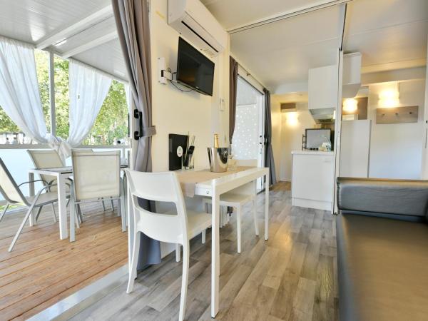 Polidor Camping Resort : photo 10 de la chambre mobile home premium 2 chambres - animaux domestiques admis