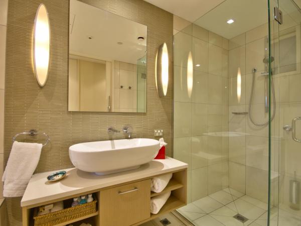 The Rees Hotel & Luxury Apartments : photo 4 de la chambre chambre lit king-size supérieure