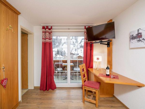 Grichting Hotel & Serviced Apartments : photo 2 de la chambre chambre double avec balcon