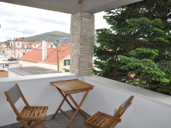 Villa Lučica Trogir : photo 9 de la chambre chambre double ou lits jumeaux deluxe avec balcon