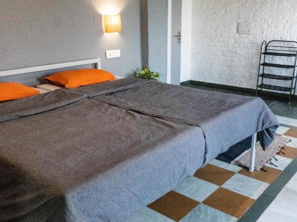 JHouse near Bhikaji : photo 2 de la chambre chambre double deluxe