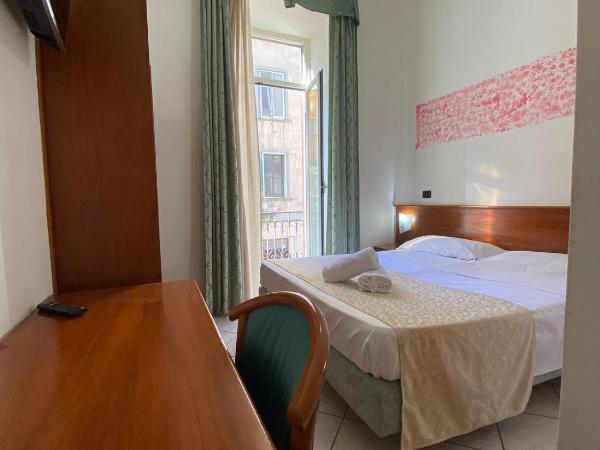 Hotel Eliseo Napoli : photo 7 de la chambre chambre double/lits jumeaux