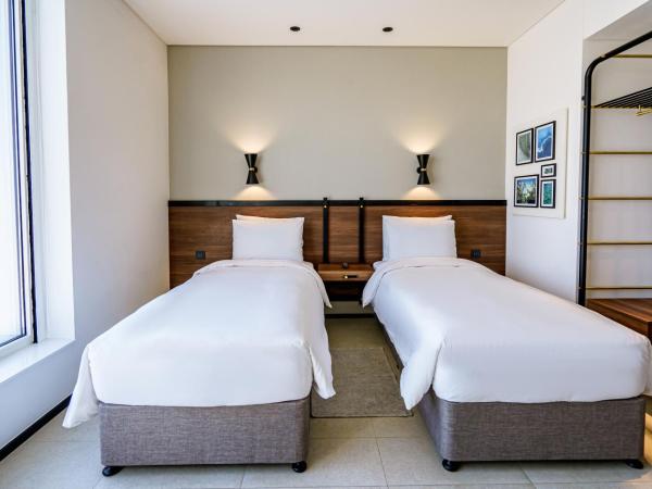 FORM Hotel Al Jadaf, Dubai, a Member of Design Hotels : photo 3 de la chambre chambre lits jumeaux idéale - vue sur ville