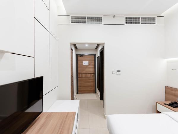 Resivation Hotel : photo 1 de la chambre chambre lit king-size supérieure