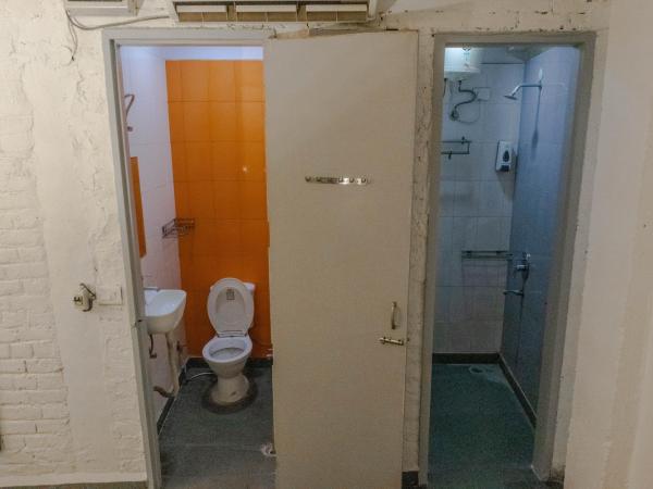 JHouse near Bhikaji : photo 4 de la chambre chambre double Économique