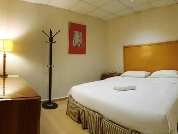 Golden Court Hotel - Sri Pelangi : photo 3 de la chambre chambre lit king-size supérieure