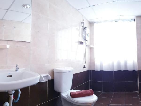 Golden Court Hotel - Sri Pelangi : photo 4 de la chambre chambre deluxe double ou lits jumeaux