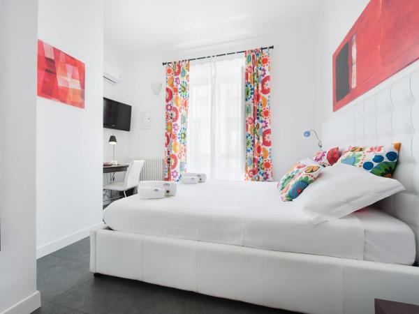 White : photo 1 de la chambre chambre double avec balcon