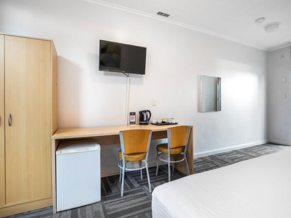 Meadow Inn Hotel-Motel : photo 6 de la chambre studio avec lit king-size et lit simple