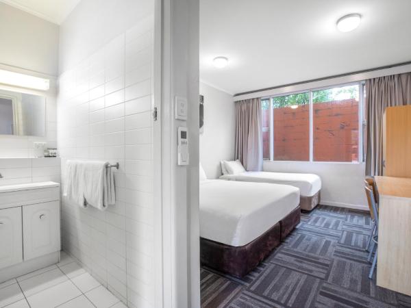 Meadow Inn Hotel-Motel : photo 4 de la chambre studio avec lit king-size et lit simple