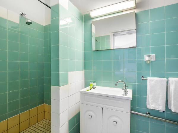 Meadow Inn Hotel-Motel : photo 4 de la chambre studio lit queen-size