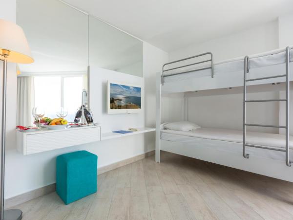 Le Bleu Hotel & Resort Kusadasi : photo 4 de la chambre chambre double avec lit d'appoint