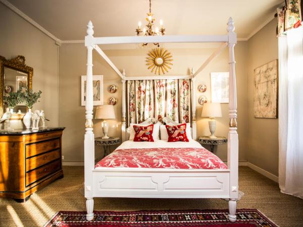 Carcassonne Bed and Breakfast du Palais : photo 1 de la chambre chambre lit king-size avec balcon