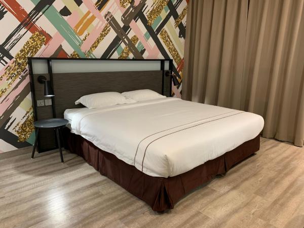 K Hotel : photo 2 de la chambre chambre lit king-size deluxe