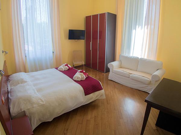 Residenza Viani Guest House : photo 3 de la chambre suite familiale