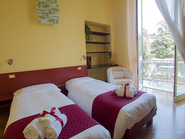 Residenza Viani Guest House : photo 9 de la chambre suite familiale