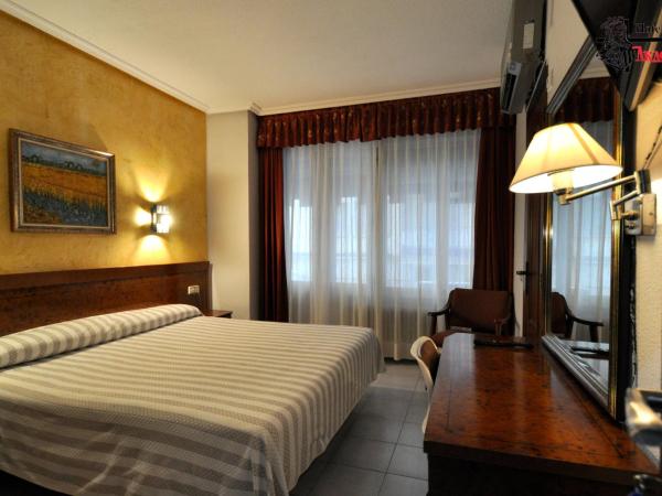 Hotel Aragón : photo 2 de la chambre chambre double ou lits jumeaux