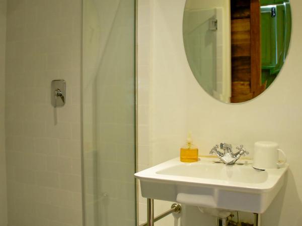 Ren I Tang Heritage Inn : photo 6 de la chambre chambre puits aérien