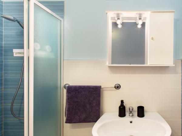 Ogliastra Apartment Rooms : photo 10 de la chambre chambre lits jumeaux avec balcon