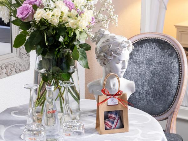 Hotel Restaurant Le Maréchal - Teritoria : photo 10 de la chambre chambre de luxe avec lit à baldaquin (2 adultes)