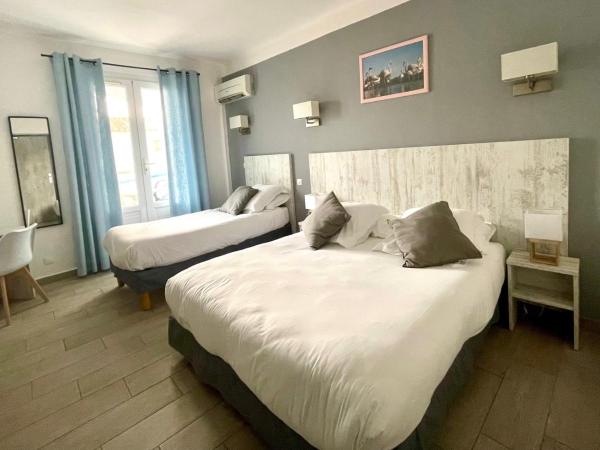Hotel Les Palmiers En Camargue : photo 1 de la chambre chambre triple confort avec balcon