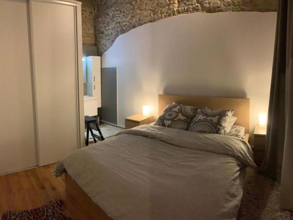 Coeur Vieux Lyon, 60 M2 lumineux tout confort : photo 1 de la chambre chambre double