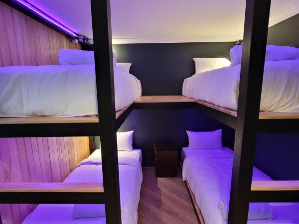 The Blue Hotel Bondi : photo 5 de la chambre chambre familiale