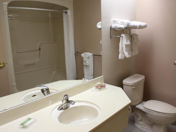 Coastal Inn Halifax - Bayers Lake : photo 2 de la chambre chambre avec 2 grands lits queen-size 