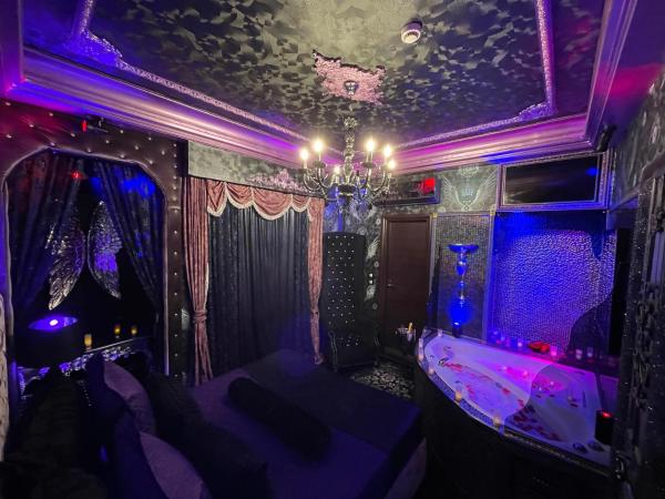 Xcite Hotel Salem : photo 1 de la chambre chambre lit queen-size avec baignoire spa