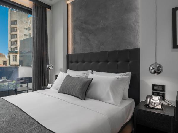 No 15 Ermou Hotel : photo 2 de la chambre chambre double confort avec balcon