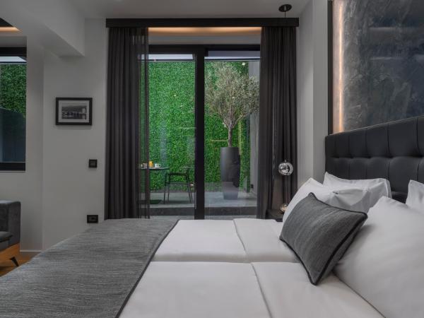 No 15 Ermou Hotel : photo 2 de la chambre chambre double supérieure avec patio