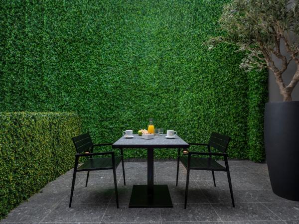 No 15 Ermou Hotel : photo 9 de la chambre chambre double supérieure avec patio