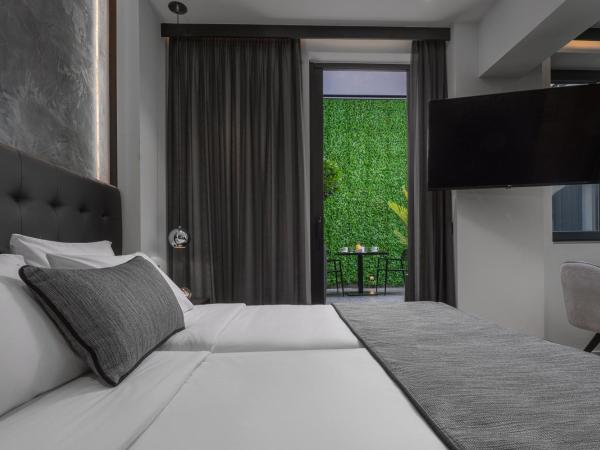 No 15 Ermou Hotel : photo 2 de la chambre chambre double avec patio