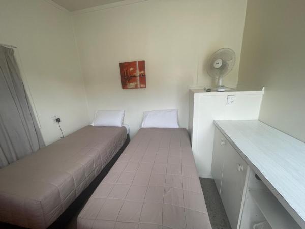 Camellia Court Family Motel : photo 1 de la chambre chambre double Économique