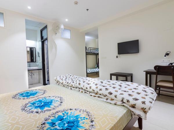 House of Backpackers : photo 9 de la chambre chambre quadruple avec salle de bains privative