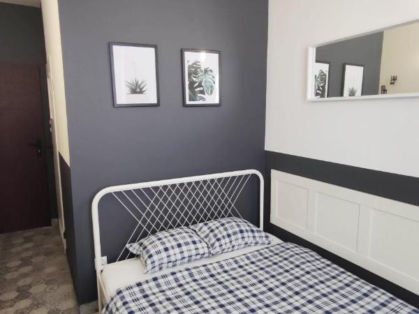 Grey Poznań Pokój z łazienką , Darmowy parking, Zameldowanie Bezobsługowe : photo 1 de la chambre chambre double avec salle de bains privative