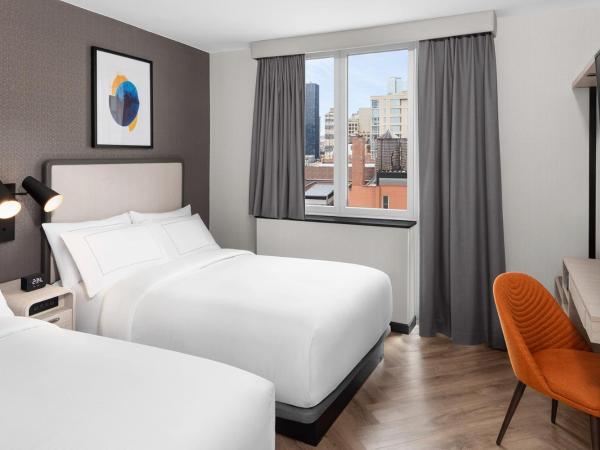 voco Times Square South New York, an IHG Hotel : photo 4 de la chambre chambre double standard avec 2 lits doubles