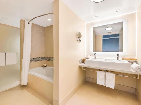 Eden Roc Miami Beach : photo 3 de la chambre suite lit king-size premium - vue sur baie