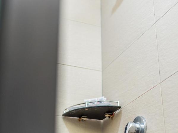 HOTEL 101 PERMAS JAYA : photo 5 de la chambre chambre lit king-size deluxe