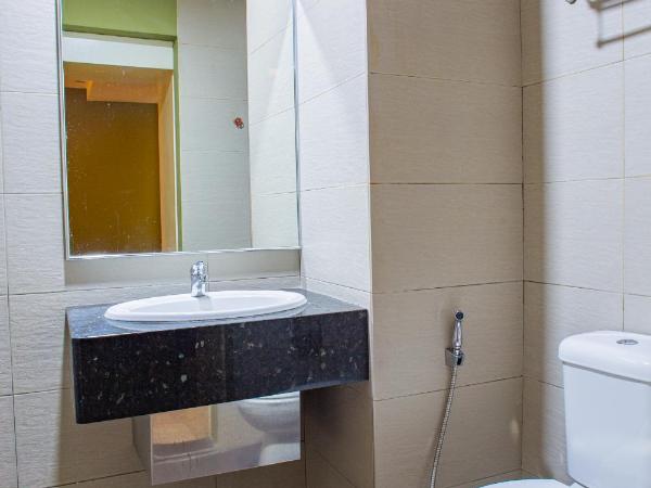 HOTEL 101 PERMAS JAYA : photo 6 de la chambre chambre lit king-size deluxe