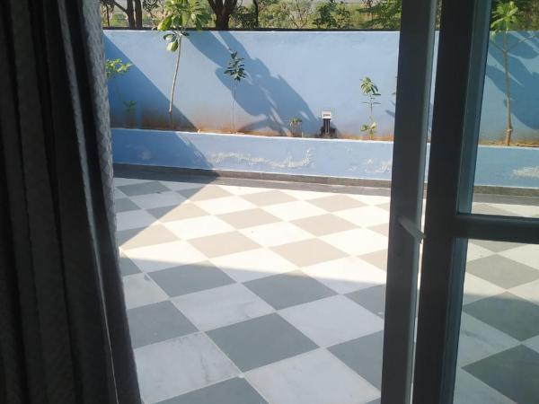 Red Tullip MD Valley Resort and Spa : photo 2 de la chambre courtyard pool view room with private balcony