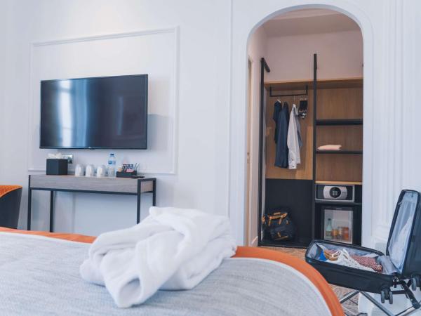 Hôtel D'Anjou : photo 5 de la chambre chambre triple deluxe avec climatisation