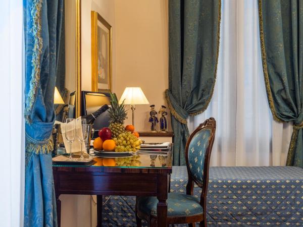 Locanda Sant'Agostin : photo 2 de la chambre chambre triple