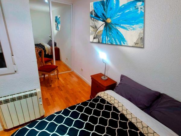 GRAN VIA VALVERDE Apartaments & ROOMS PARKING : photo 1 de la chambre chambre double standard avec salle de bains commune