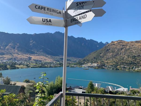 The Embassy B&B : photo 2 de la chambre king room with mountain view and en suite