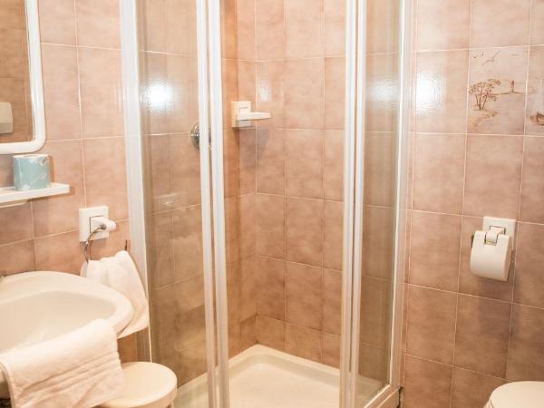 Hotel Petit Foyer : photo 4 de la chambre chambre double ou lits jumeaux avec balcon